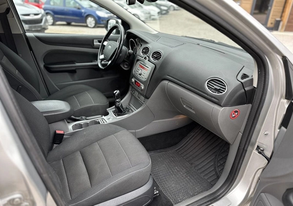 Ford Focus cena 16900 przebieg: 194000, rok produkcji 2010 z Ożarów małe 254